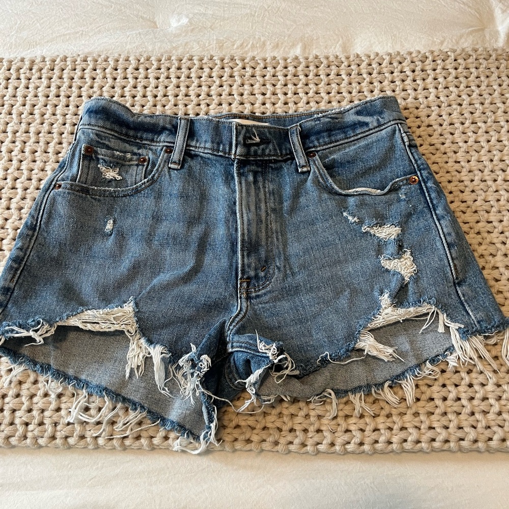 Abercrombie mid rise mom shorts